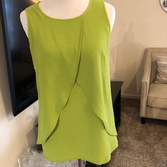 ravel Tops - 🎉 5 for $20 sale 🆕 faux wrap line green top